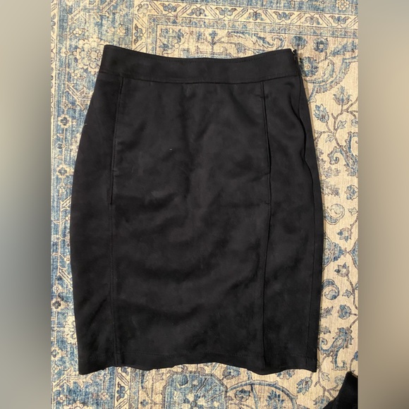 Loft Navy Faux Suede Pencil Skirt Size 2 NWOT - Picture 1 of 2